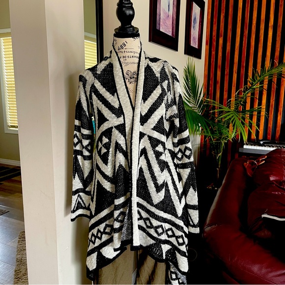 KISMET Geometric Pattern Cardigan Size Medium - Picture 1 of 3